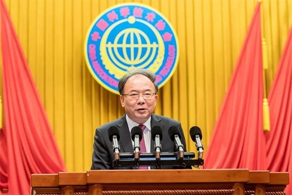 省委常委、市委書記李小敏在開幕式上講話